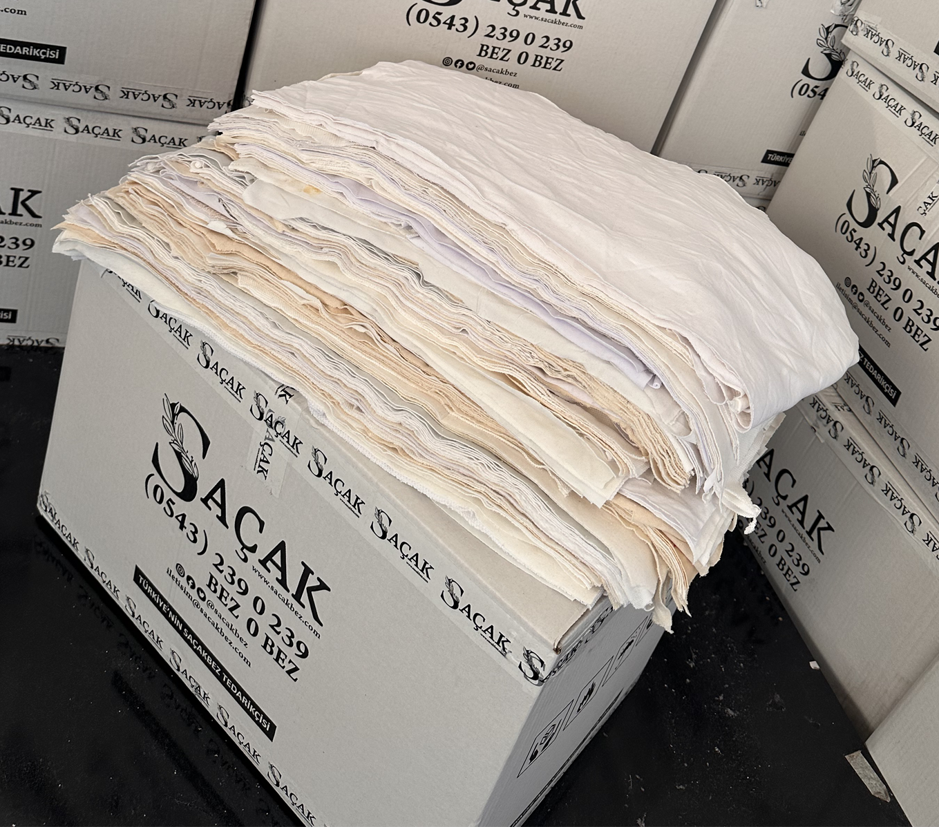 Koli Kesilmiş Beyaz Şardonlu Kumaş Parça Bez 20×20 Cm (15 Kg)